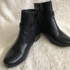 Hidden wedge ankle boot size 7.5
